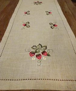 Chemin de table Fraises 40 x 90 cm -11778